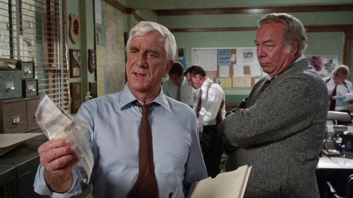 Голый пистолет